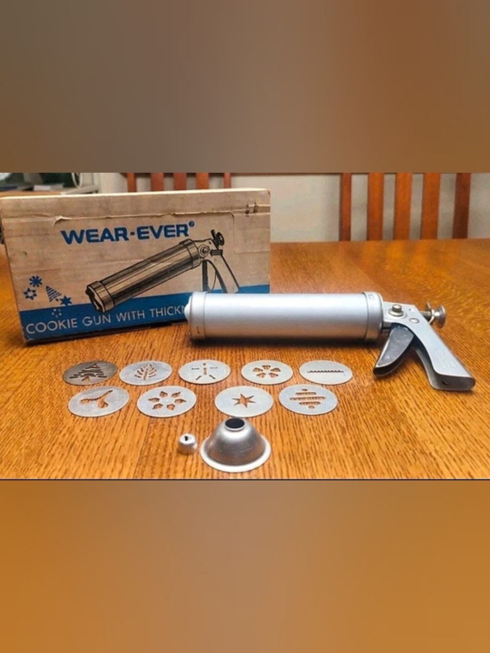 Vintage Wear-Ever Cookie Gun With Thickness Control- 9 Plates, Original Box